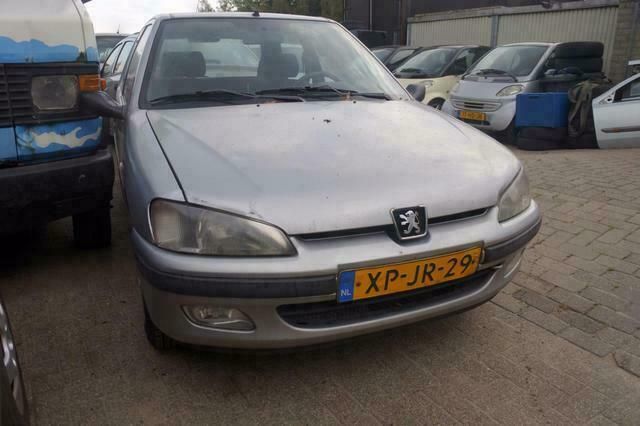 Occasion Peugeot 106 60 PK (44 kW) 1999 Grijs Hatchback