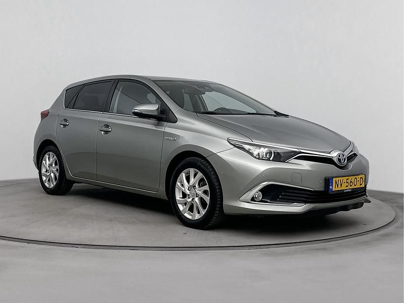 Occasion Toyota Auris Hybrid Executive 136 PK (100 kW) 2017 Grijs Hatchback