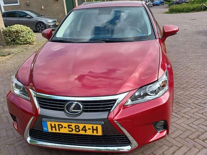 Rood Gebruikt 2015 Lexus CT200h Hatchback | € 10.450 (Duur) - Afbeelding 1/4