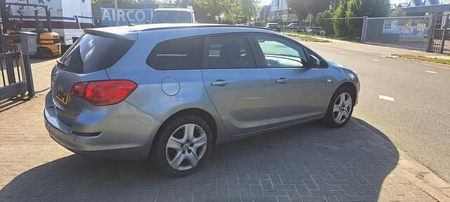 Occasion Opel Astra Selection 101 PK (74 kW) 2011 Grijs Stationwagen