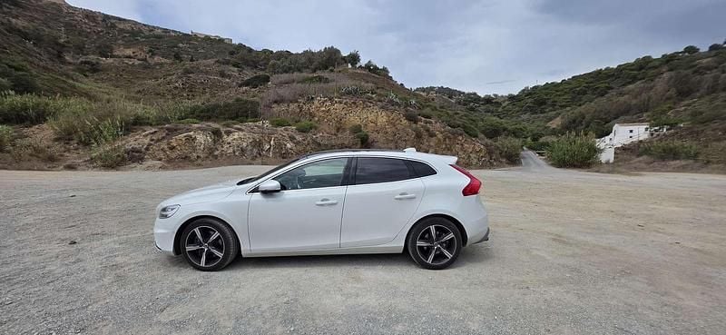 Occasion Volvo V40 152 PK (111 kW) 2020 Wit Hatchback