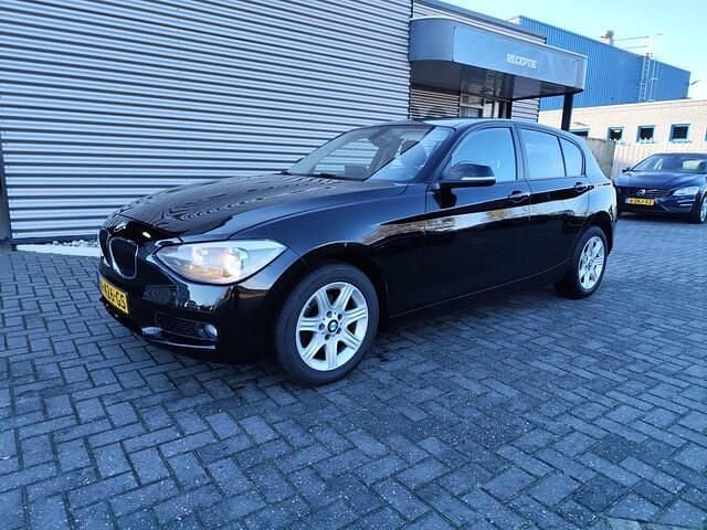 Zwart Gebruikt 2014 BMW 114 Executive Hatchback | € 5.999 (Goede deal) - Afbeelding 1/4