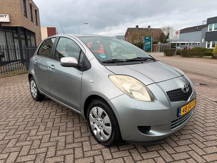 Occasion Toyota Yaris Sol 69 PK (50 kW) 2006 Grijs (metallic) Hatchback