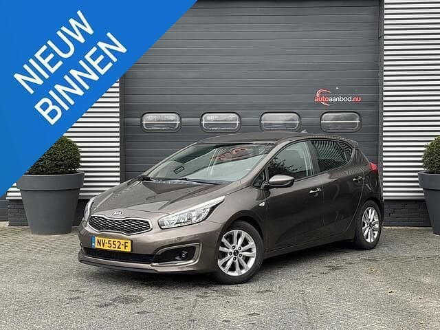 Bruin Gebruikt 2017 Kia Ceed Hatchback | € 7.990 (Eerlijke prijs) - Afbeelding 1/4