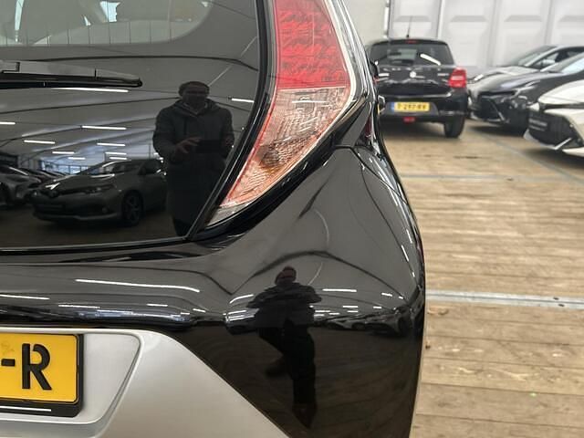 Occasion Toyota Aygo X-play 69 PK (50 kW) 2018 Zwart Hatchback
