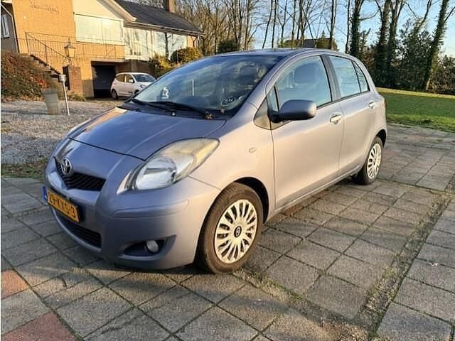 Blauw Gebruikt 2010 Toyota Yaris Hatchback | € 6.250 (Eerlijke prijs) - Afbeelding 1/4
