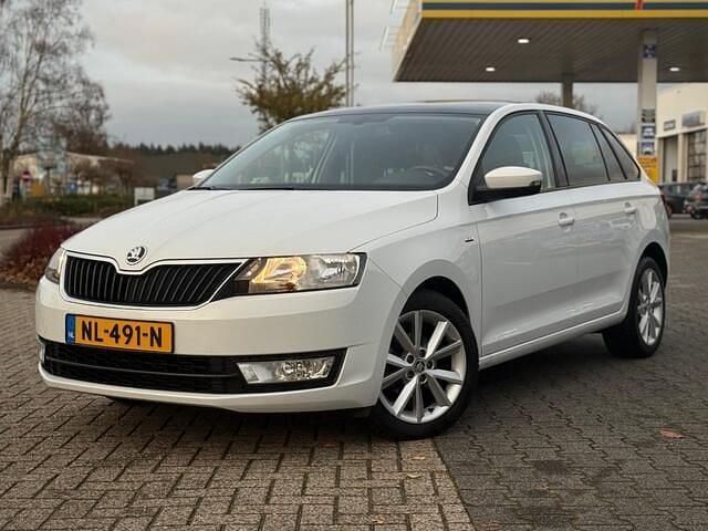 Wit Gebruikt 2017 Skoda Rapid Hatchback | € 12.850 (Eerlijke prijs) - Afbeelding 1/4