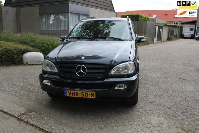 Zwart Gebruikt 2002 Mercedes ML270 SUV | € 7.950 - Afbeelding 1/4