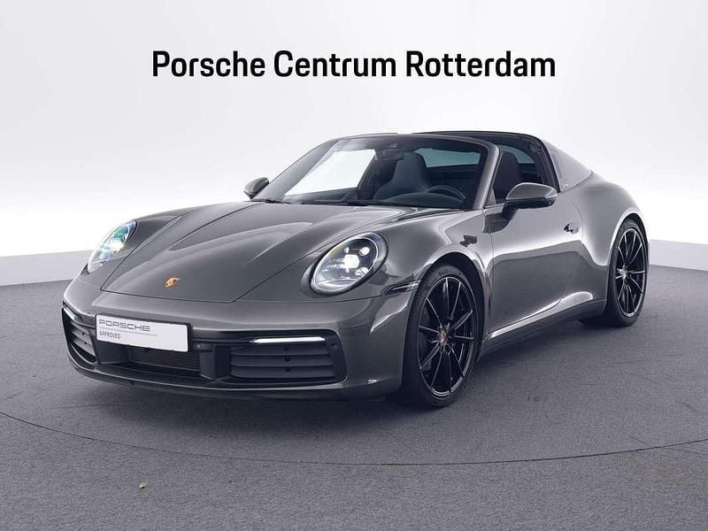 Groen Gebruikt 2022 Porsche 992 Coupé | € 177.900 (Super prijs) - Afbeelding 1/4
