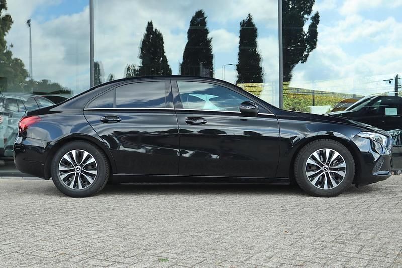 Occasion Mercedes A180 Business 136 PK (100 kW) 2022 Zwart Sedan