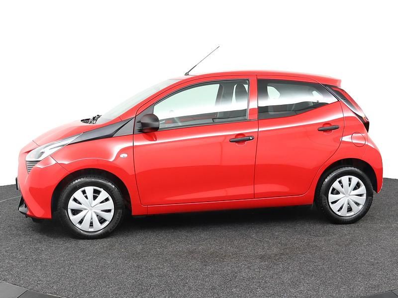 Occasion Toyota Aygo 72 PK (52 kW) 2022 Rood Hatchback