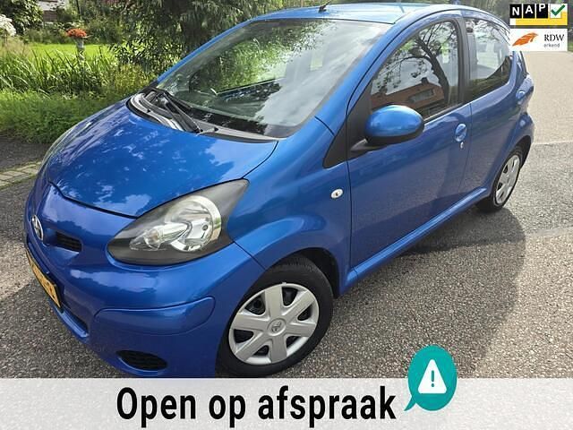 Blauw Gebruikt 2012 Toyota Aygo Comfort Hatchback | € 4.750 (Eerlijke prijs) - Afbeelding 1/4