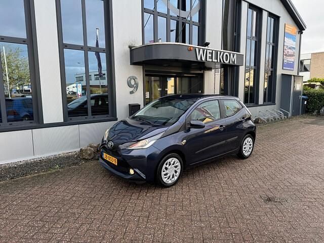 Blauw (metallic) Occasion 2016 Toyota Aygo Hatchback | € 4.890 (Super prijs) - Afbeelding 1/4