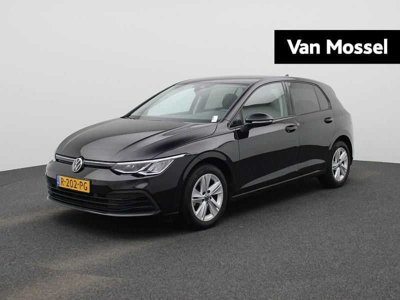 Zwart Gebruikt 2022 VW Golf VIII Life Hatchback | € 19.900 (Eerlijke prijs) - Afbeelding 1/4