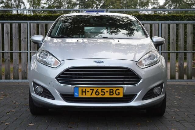 Occasion Ford Fiesta Titanium 101 PK (74 kW) 2013 Grijs Hatchback