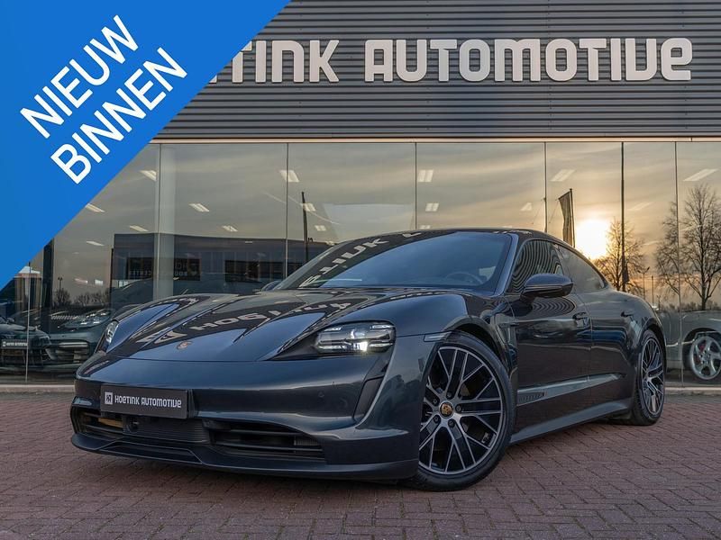 Grijs (metallic) Occasion 2023 Porsche Taycan Performance Package Sedan | € 68.940 (Goede deal) - Afbeelding 1/4