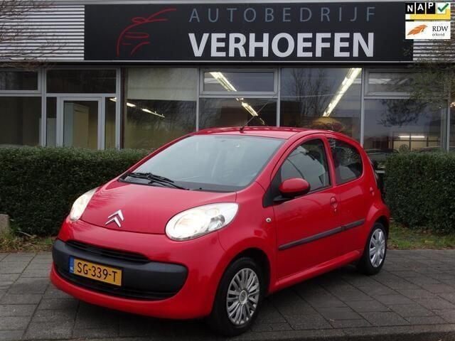 Rood, metallic lak Gebruikt 2008 Citroën C1 Hatchback | € 3.450 (Eerlijke prijs) - Afbeelding 1/4