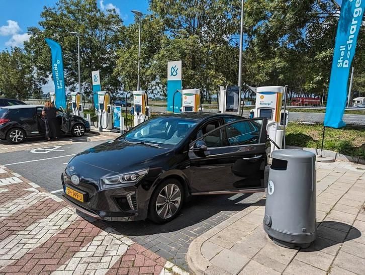 Occasion 2018 Hyundai Ioniq Premium Hatchback | € 10.800 - Afbeelding 1/4