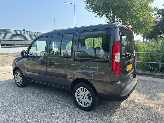 Occasion Fiat Doblò Family 78 PK (57 kW) 2009 Grijs MPV