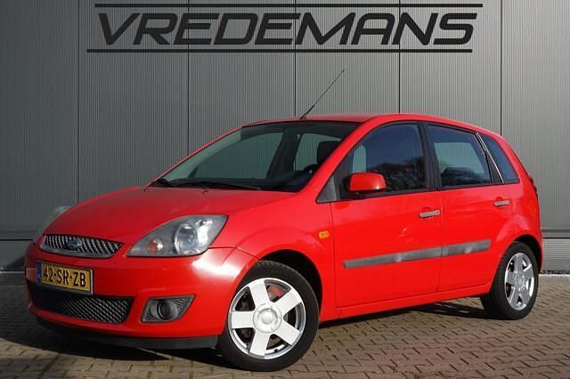 Rood Gebruikt 2006 Ford Fiesta Futura Hatchback | € 1.250 (Goede deal) - Afbeelding 1/4