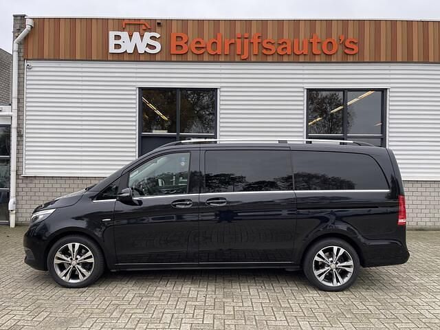 Zwart (metallic) Gebruikt 2018 Mercedes V250 Avantgarde MPV | € 39.950 (Eerlijke prijs) - Afbeelding 1/4