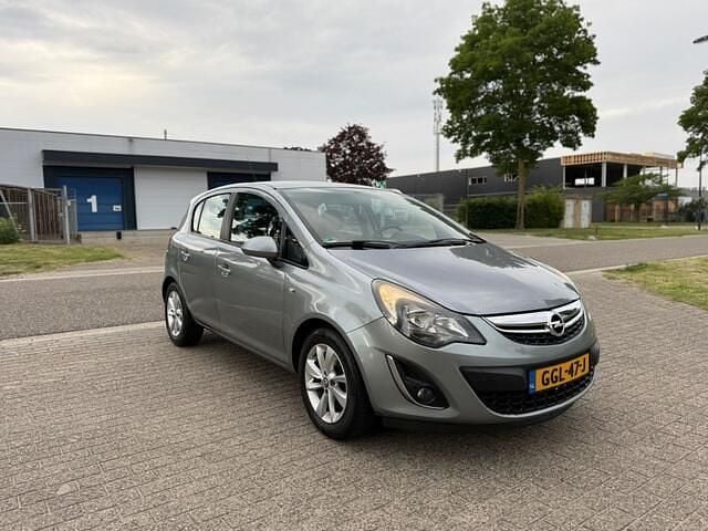 Grijs Gebruikt 2014 Opel Corsa Hatchback | € 6.495 (Eerlijke prijs) - Afbeelding 1/4