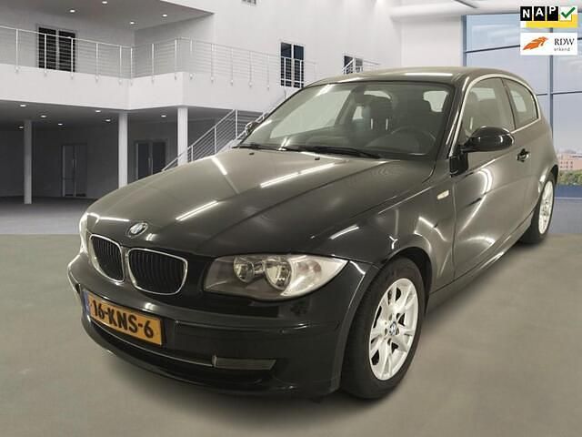Zwart Gebruikt 2010 BMW 116 Hatchback | € 4.950 (Duur) - Afbeelding 1/4