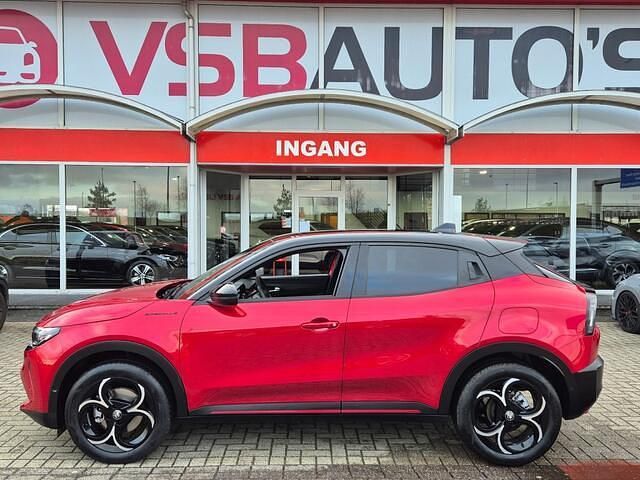 Occasion Alfa Romeo Junior Edizione Speciale 136 PK (100 kW) 2024 Rood (metallic) SUV