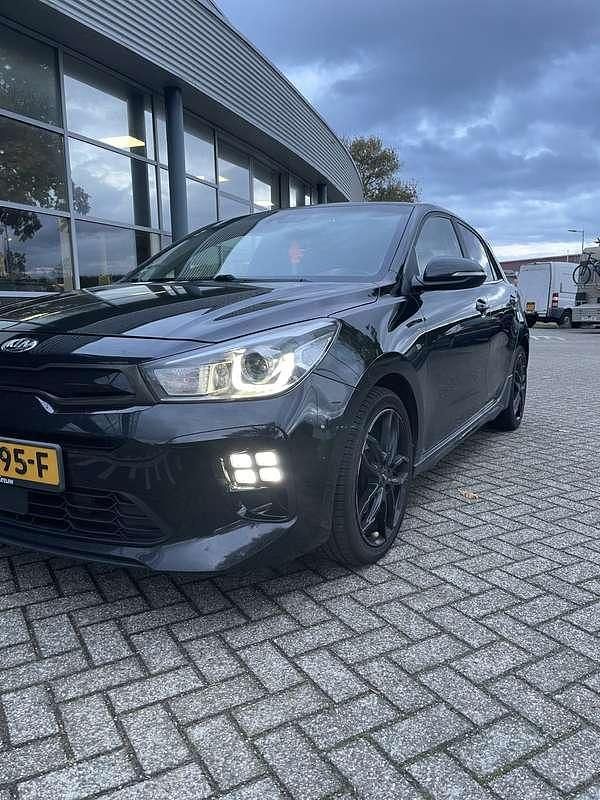 Zwart Occasion 2018 Kia Rio GT-Line Hatchback | € 8.400 (Eerlijke prijs) - Afbeelding 1/4
