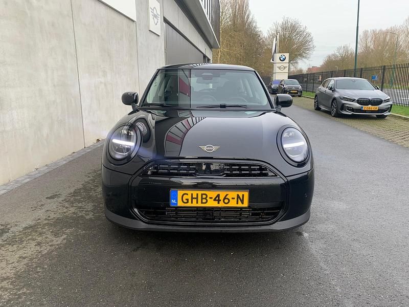 Occasion Mini Cooper Essential 156 PK (114 kW) 2024 Zwart Hatchback