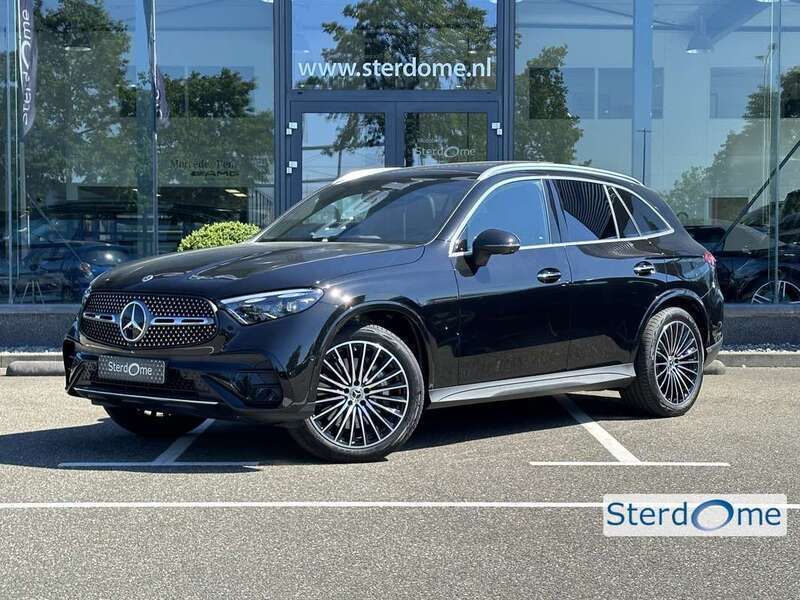 Zwart, metallic lak Gebruikt 2023 Mercedes GLC300 AMG line SUV | € 74.950 - Afbeelding 1/4