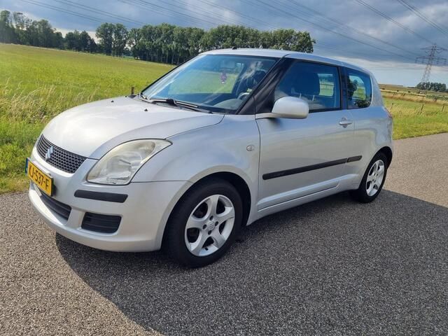 Grijs Gebruikt 2008 Suzuki Swift Hatchback | € 2.250 (Eerlijke prijs) - Afbeelding 1/4