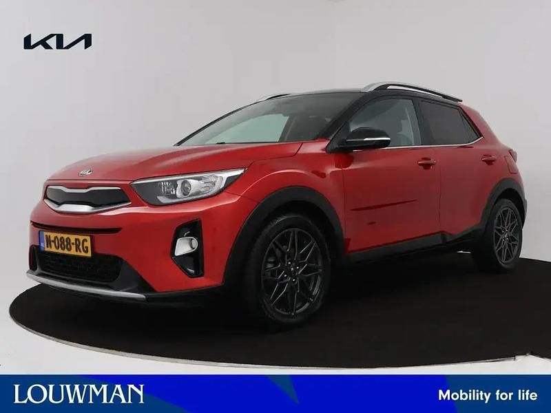 Rood metallic Gebruikt 2020 Kia Stonic SUV | € 14.440 (Eerlijke prijs) - Afbeelding 1/3