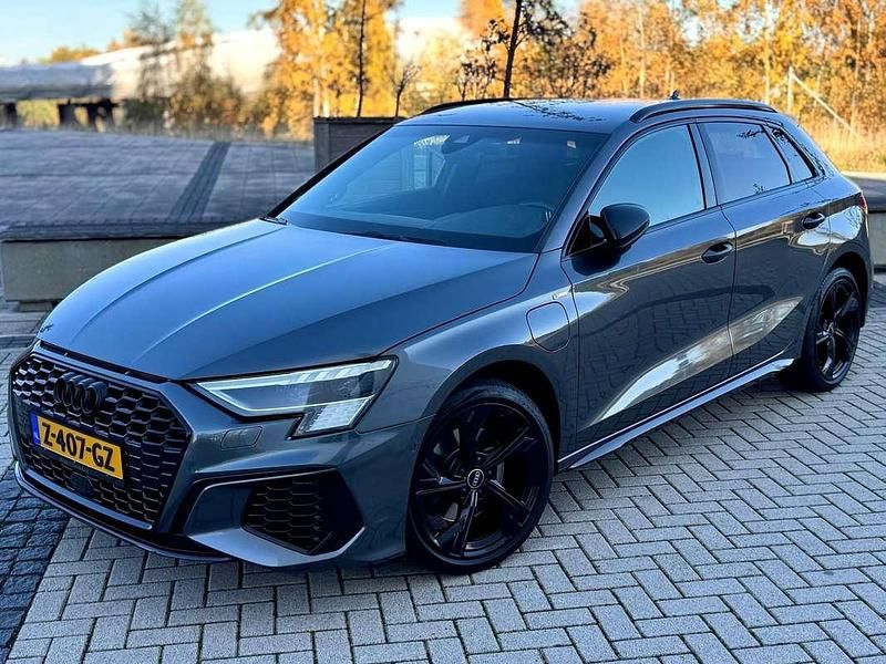 Grijs Gebruikt 2020 Audi A3 e-tron S-Line Hatchback | € 27.450 (Duur) - Afbeelding 1/4