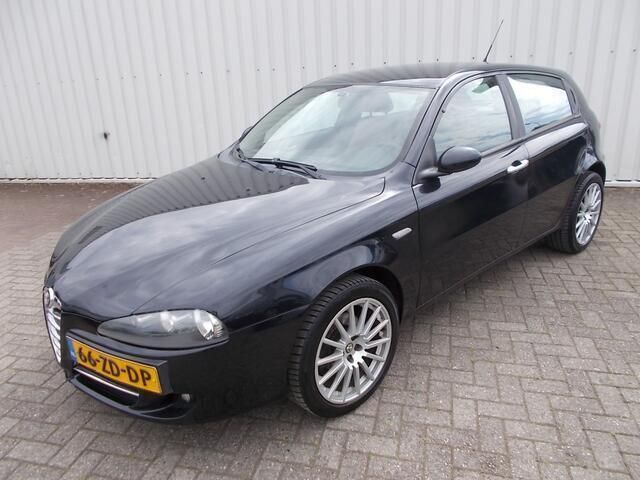 Zwart Gebruikt 2008 Alfa Romeo 147 Business Hatchback | € 2.995 (Iets duurder) - Afbeelding 1/4