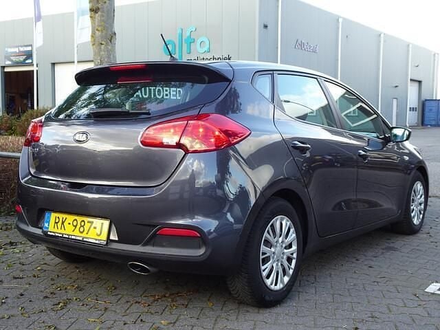 Occasion Kia Ceed 101 PK (74 kW) 2015 Grijs Hatchback