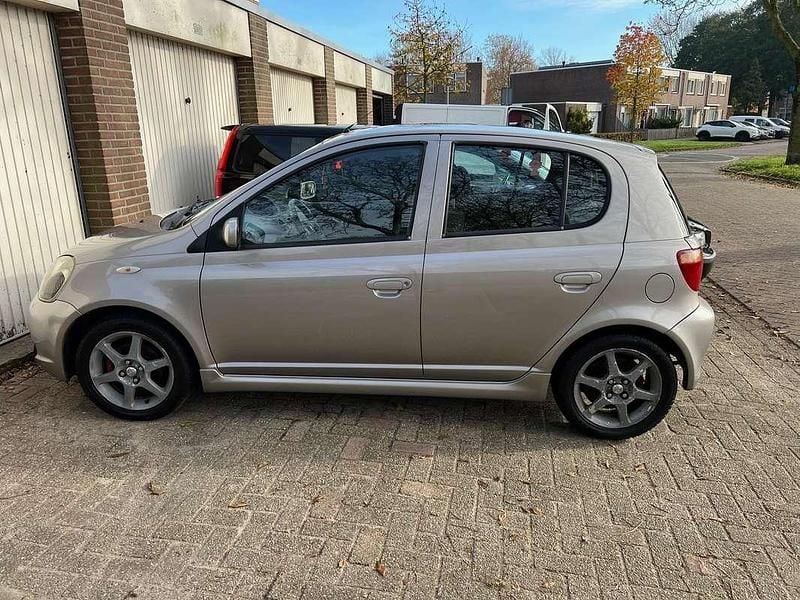 Occasion Toyota Yaris Sport 106 PK (77 kW) 2002 Beige Hatchback