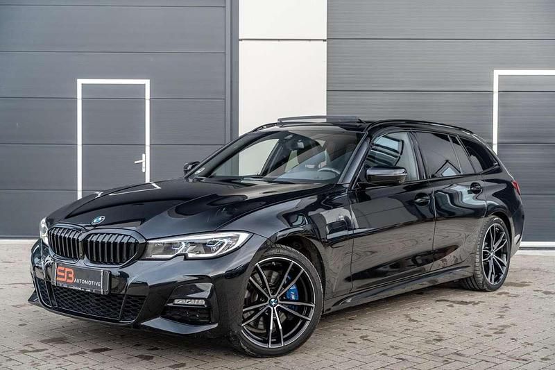 Zwart Occasion 2021 BMW 330e M Sport Stationwagen | € 34.950 (Eerlijke prijs) - Afbeelding 1/4