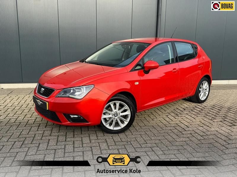 Rood Occasion 2016 Seat Ibiza CONNECT Hatchback | € 9.635 (Eerlijke prijs) - Afbeelding 1/4