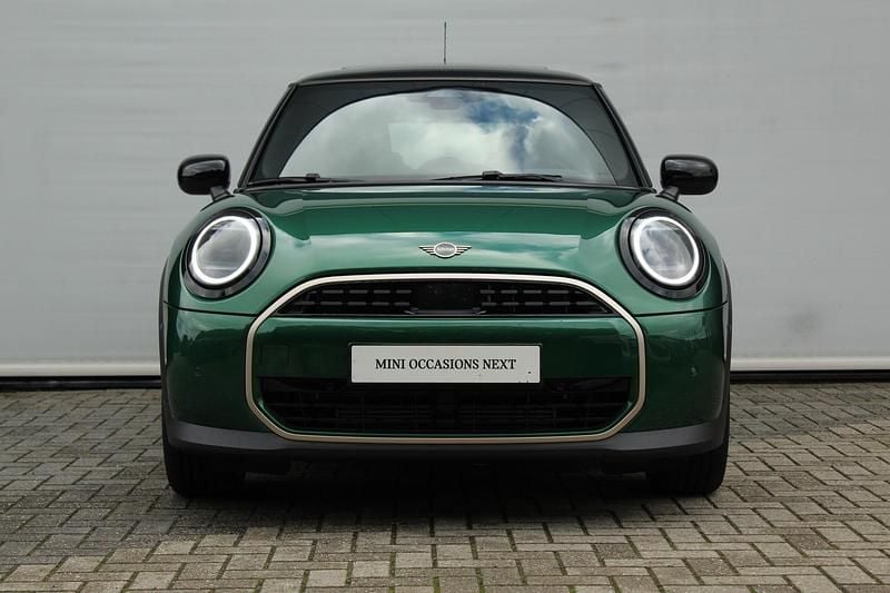Occasion Mini Cooper Favoured 156 PK (114 kW) 2025 Groen Hatchback