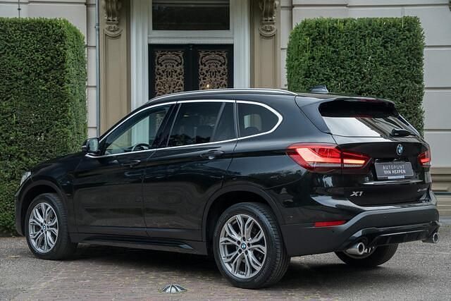 Zwart Gebruikt 2021 BMW X1 Executive SUV | € 35.940 (Iets duurder) - Afbeelding 1/3