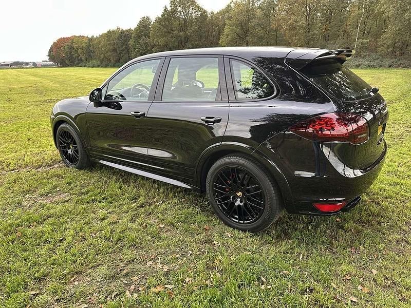 Zwart Occasion 2014 Porsche Cayenne GTS SUV | € 37.400 - Afbeelding 1/4