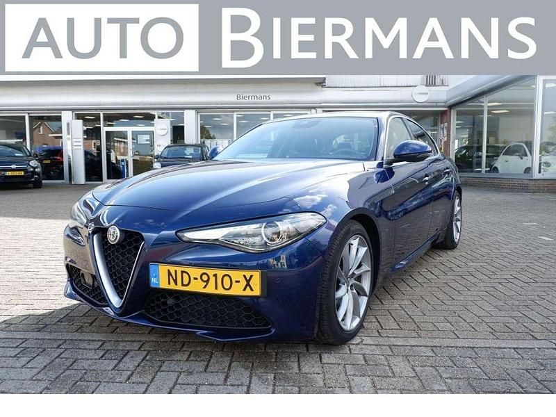 Blauw Gebruikt 2017 Alfa Romeo Giulia Super Sedan | € 25.450 (Eerlijke prijs) - Afbeelding 1/4