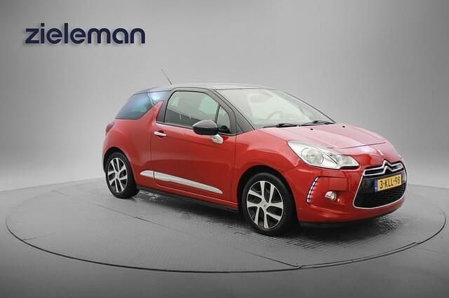 Rood Gebruikt 2013 Citroën DS3 Chic Hatchback | € 4.645 (Eerlijke prijs) - Afbeelding 1/4