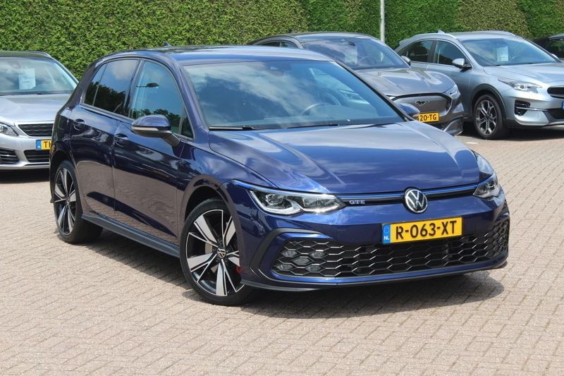 Blauw Gebruikt 2020 VW Golf VIII GTE Hatchback | € 22.750 (Eerlijke prijs) - Afbeelding 1/4