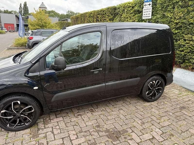 Gebruikt 2012 Peugeot Partner Tepee Tendance MPV | € 3.000 - Afbeelding 1/4