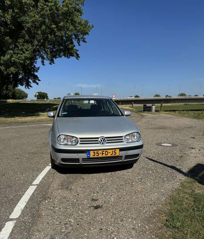 Grijs Gebruikt 2000 VW Golf IV Trendline Hatchback | € 2.500 (Eerlijke prijs) - Afbeelding 1/4