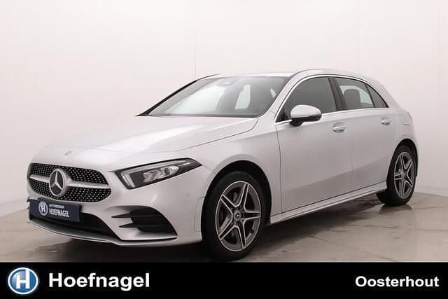Zilver Occasion 2022 Mercedes A250 AMG line Hatchback | € 30.900 (Eerlijke prijs) - Afbeelding 1/3