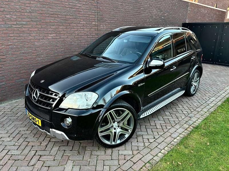 Zwart Gebruikt 2009 Mercedes ML63 AMG AMG SUV | € 25.950 (Goede deal) - Afbeelding 1/4