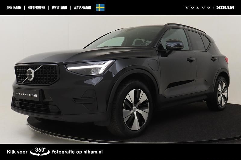 Zwart Gebruikt 2023 Volvo XC40 Plus SUV | € 39.890 (Eerlijke prijs) - Afbeelding 1/4